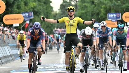 Olav Kooij, del Team Visma, tras ganar la etapa llana