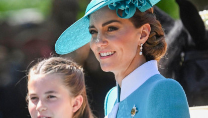 Kate Middlelton, con su hija Charlotte de azul