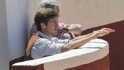 Borja Jiménez con Espartaco al fondo en un tentadero en 2021