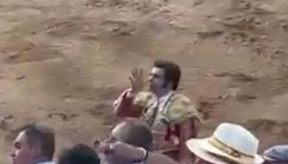 Morante hace un gesto al presidente durante la corrida del Corpues en Toledo