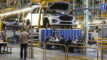 La planta de Ford de Almusafes espera la llegada de un nuevo modelo para fabricar más coches