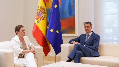 El presidente del Gobierno, Pedro Sánchez, mantiene un encuentro con la portavoz de EH Bildu en el Congreso de los DIputados, Mertxe Aizpurua, en el Complejo de la Moncloa