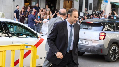 El exministro de Transportes José Luis Ábalos a su llegada al Tribunal Supremo, a 23 de junio de 2025, en Madrid (España). El instructor del 'caso Koldo' en el Tribunal Supremo (TS) ha citado a declarar como investigados al exministro de Transportes José Luis Ábalos y al que fuera su asesor ministerial, Koldo García, por los presuntos amaños de obra pública en los que también estaría implicado el ya ex secretario de Organización del PSOE, Santos Cerdán, citado para el 25 de junio.

Jesús Hellín / Europa Press
23 JUNIO 2025;ÁBALOS;KOLDO;OPERACIÓN DELORME;: SUPREMO
23/6/2025