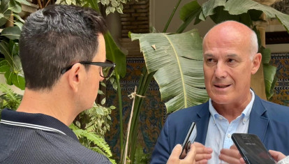 Narciso Michavila, atendiendo a los medios antes de su charla