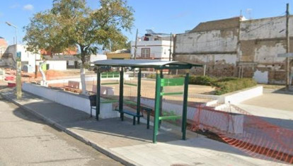 Parada de autobús del Poblado de Alfonso XIII, en Isla Mayor (Sevilla)