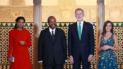 El rey de Suazilandia ha exigido en la cumbre de la ONU de Sevilla un trono y un póster suyo de tamaño natural