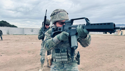 Legionarios practican en seco CQB (Close Quarter Battle /combate cercano) en Melilla