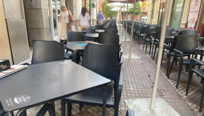 Veladores en una terraza de la calle de la Plata