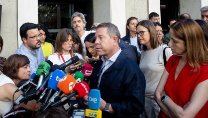 El presidente de Castilla-La Mancha, Emiliano García-Page, en la entrada al recinto.