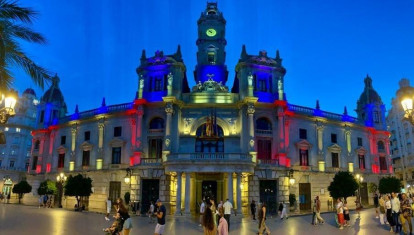 Imagen de archivo de la fachada del Ayuntamiento de Valencia.