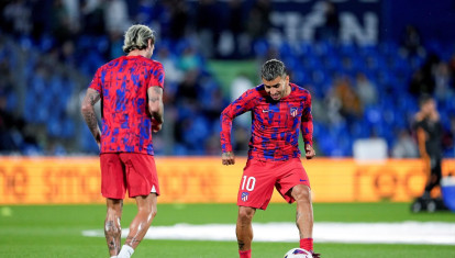 Ángel Correa y Rodrigo de Paul, en un calentamiento con el Atlético de Madrid