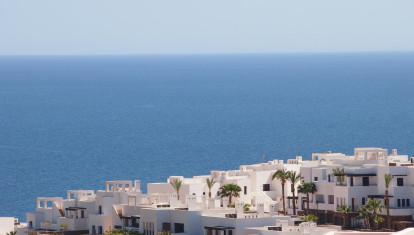 Apartamentos con vistas al mar Mediterráneo.