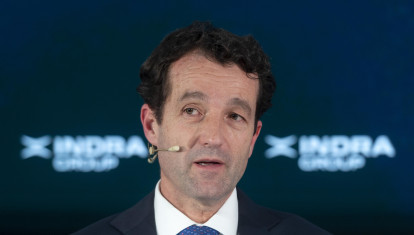 El presidente de Indra Group, Ángel Escribano, durante una rueda de prensa