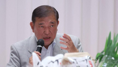 Japanese Prime Minister Shigeru Ishiba exchanges views with local rice farmers in Daisen City, Akita Prefecture, Japan, on July 14, 2025. ( The Yomiuri Shimbun ) (Photo by Nidenori Nagai / The Yomiuri Shimbun via AFP)
