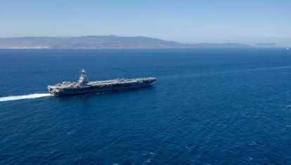 El USS Gerald R. Ford (CVN 78) atraviesa el estrecho de Gibraltar