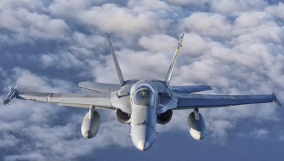 Espectacular imagen de un F-18 del Ejército del Aire y del Espacio en vuelo