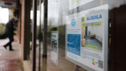 Anuncio de alquiler en una inmobiliaria.