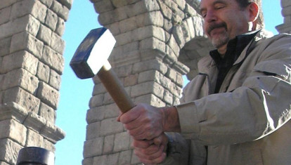 El activista denunciado por subastar una piedra del Acueducto de Segovia