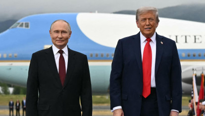 Vladimir Putin y Donald Trump en la base de la Fuerza Aérea de Elmendorf en Alaska