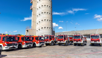 Imagen de camiones de bomberos en Alicante.
