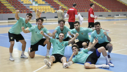 Los jugadores del Córdoba Patrimonio posan al término de una sesión