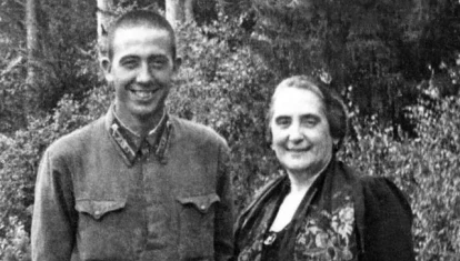 Rubén Ruiz Ibárruri junto a su madre, Dolores Ibarruri