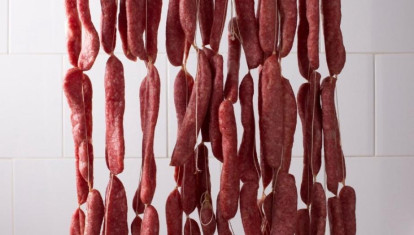 Imagen del 'coent' de Burriana, en una carnicería de la misma localidad