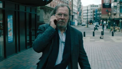Gary Oldman como Jackson Lamb en 'Slow Horses', una serie que sigue a un equipo de agentes disfuncionales del MI5