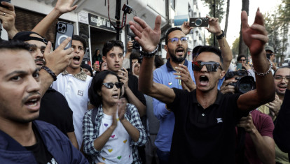 Jóvenes marroquíes se manifiestan exigiendo reformas en los sectores de la salud y la educación en Rabat, Marruecos
