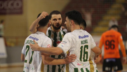 Los jugadores del Córdoba Patrimonio celebran uno de los goles
