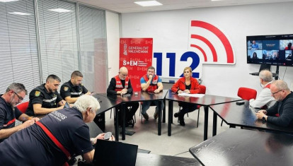 Imagen de archivo de Salomé Pradas junto a Emilio Argüeso y técnicos durante la reunión del Cecopi el 29 de octubre de 2024 durante la dana