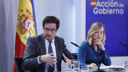 Los ministros Óscar López y Pilar Alegría, durante la rueda de prensa de este martes