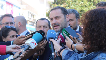 El secretario de Organización del PSOE, José Luis Ábalos, atiende a los medios de comunicación en Torremolinos (Málaga) en 2019