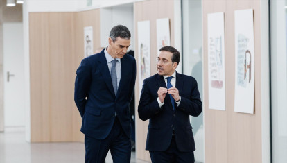 El presidente del Gobierno, Pedro Sánchez, y el ministro de Exteriores, José Manuel Albares, este jueves en la Conferencia de Embajadores