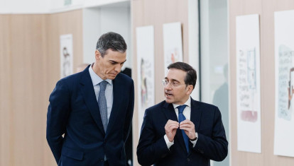 El presidente del Gobierno, Pedro Sánchez, y el ministro de Exteriores, José Manuel Albares, este jueves en la Conferencia de Embajadores