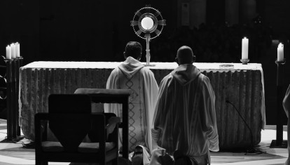 Adoración por el décimo aniversario de Effetá en la Sagrada Familia de Barcelona