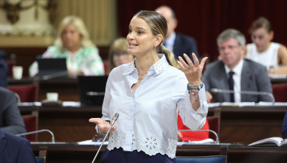 La presidenta del Govern balear, Marga Prohens, interviene durante el primer pleno del curso político en el Parlament balear, en septiembre