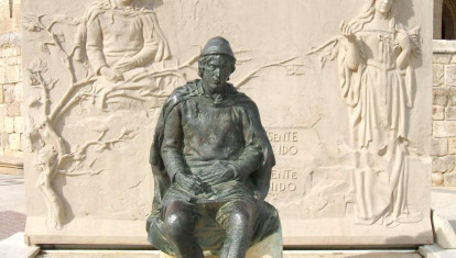 Monumento a Jorge Manrique en Paredes de Nava