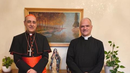 El cardenal Fernández con el padre Davide Pagliarani