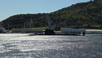 El submarino S-81 Isaac Peral zarpa desde el arsenal de Cartagena para integrarse en la misión Noble Shield de la OTAN