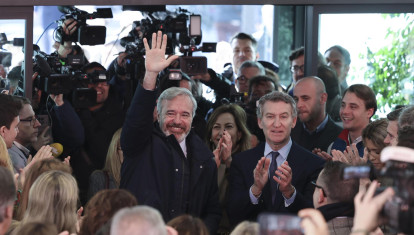 El presidente en funciones de Aragón, Jorge Azcón, junto al presidente nacional del PP, Alberto Núñez Feijóo