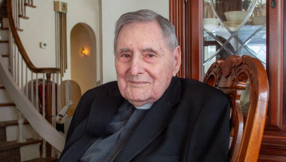 James C. Turro sigue activo a sus 104 años