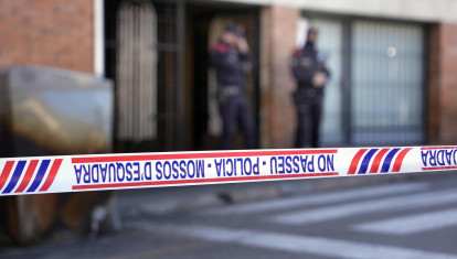 Cordón policial de los Mossos d'Esquadra en Manlleu archivo