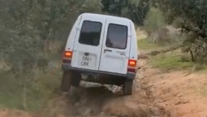 La C15 en plena faena de descenso