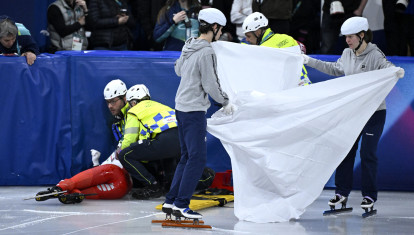 Kamila Sellier atendida tras recibir un corte de una cuchilla en su rostro