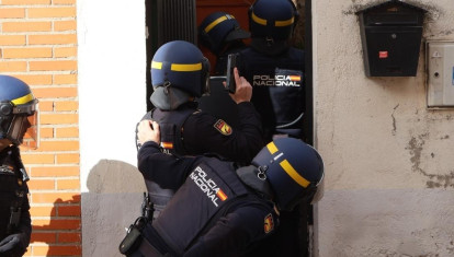 Intervención de la Policía Nacional en Salamanca

REMITIDA / HANDOUT por SUB. GBNO EN SALAMANCA
Fotografía remitida a medios de comunicación exclusivamente para ilustrar la noticia a la que hace referencia la imagen, y citando la procedencia de la imagen en la firma
25/2/2026