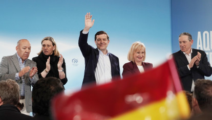 El candidato del Partido Popular de Castilla y León a la reelección como presidente de la Junta, Alfonso Fernández Mañueco, participa en un mitin en Zamora