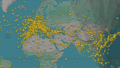 Mapa del tráfico aéreo donde se observa como los aviones no sobrevuelan la zona de Oriente Medio