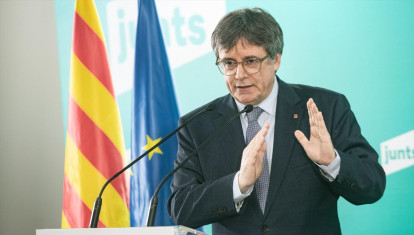 (Foto de ARCHIVO)
El presidente de Junts per Catalunya, Carles Puigdemont (C), ofrece declaraciones a los medios, a 24 de enero de 2026, en Perpiñán (Francia). Puigdemont ha convocado una cumbre extraordinaria con toda la cúpula del partido, diputados y algunos de sus alcaldes con motivo de los recientes incidentes en la red ferroviaria y las carreteras catalanas causados por el accidente de un tren de Rodalies en el municipio barcelonés de Gelida del pasado martes.
Glòria Sánchez / Europa Press
24/1/2026
