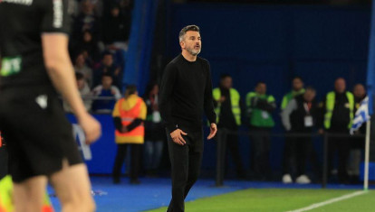 Iván Ania durante un partido de liga